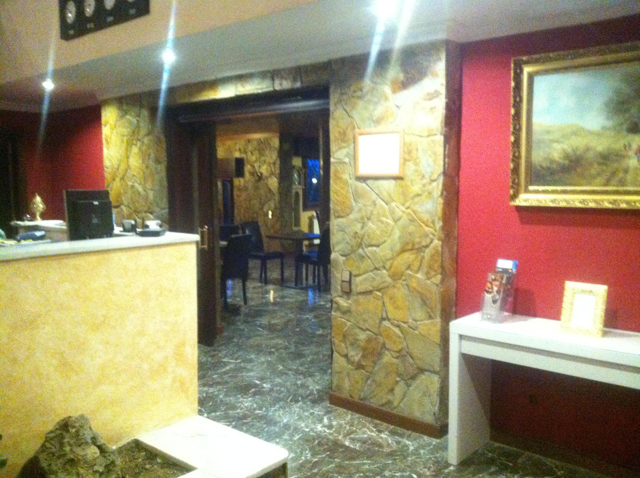Hotel Petit Mirador Torrelles De Llobregat Exterior foto