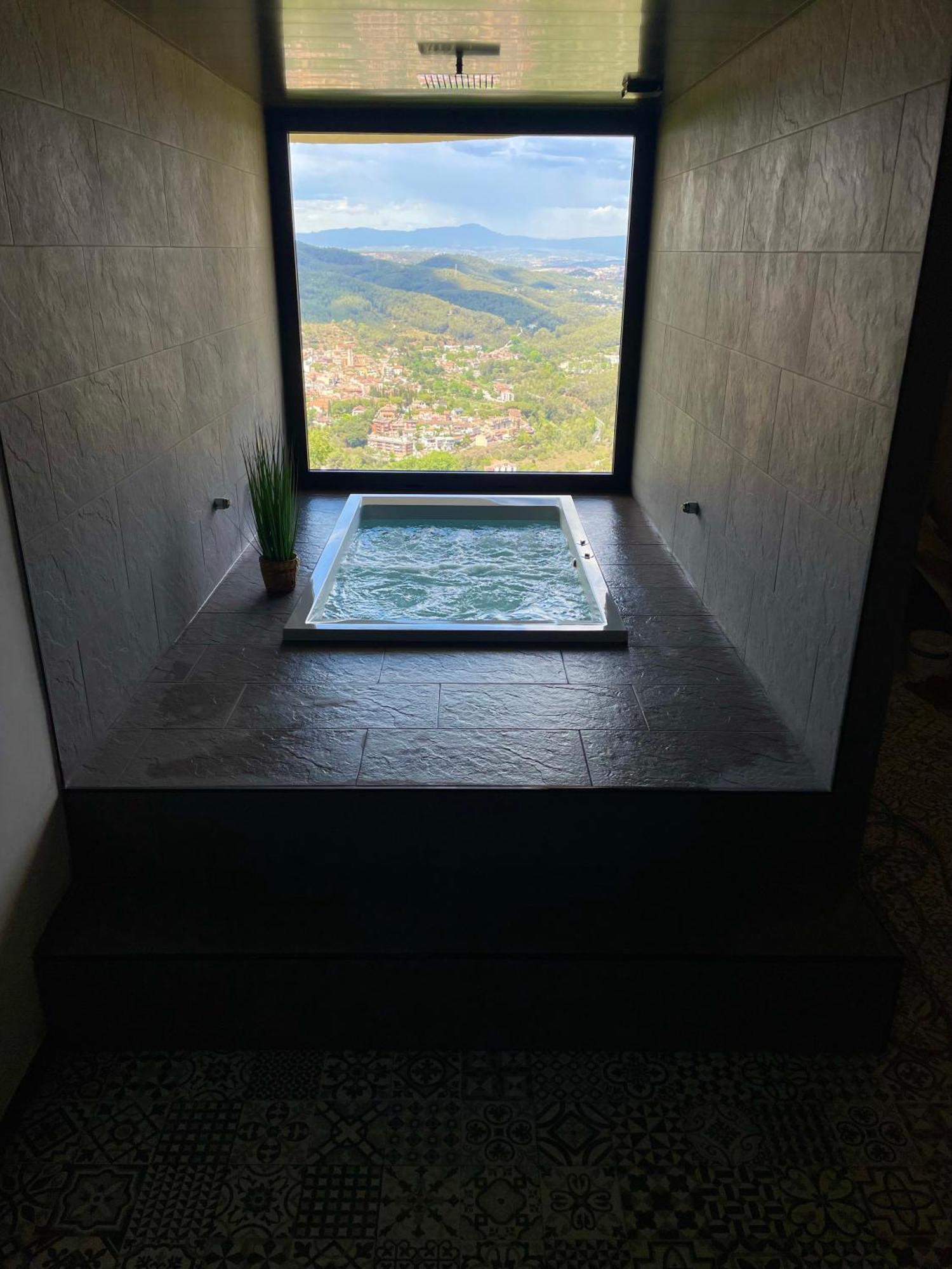 Hotel Petit Mirador Torrelles De Llobregat Exterior foto