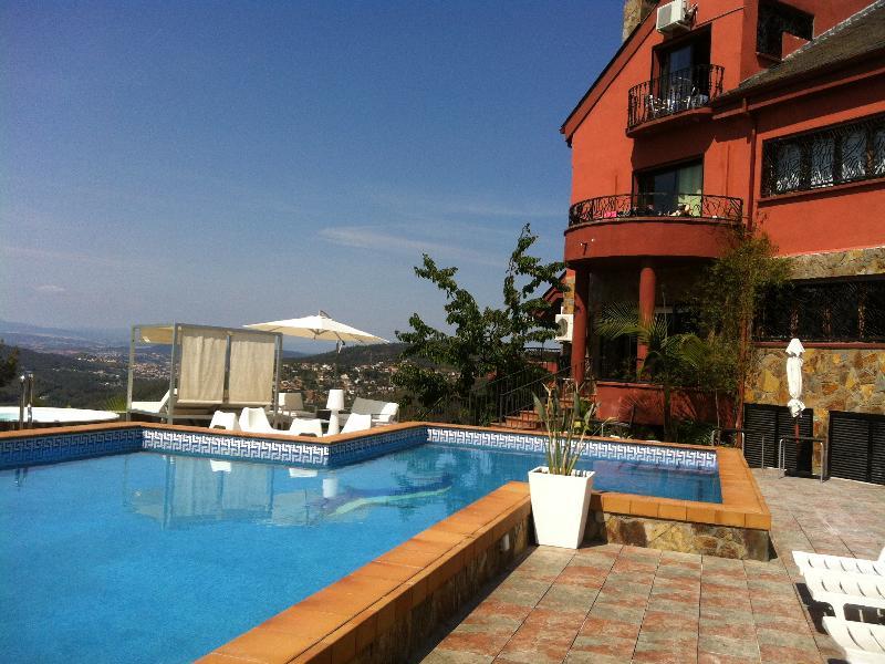 Hotel Petit Mirador Torrelles De Llobregat Exterior foto